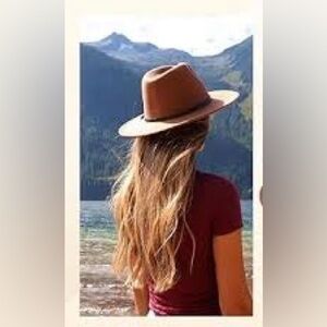 WILFRED - ARITZIA 100% wool hat